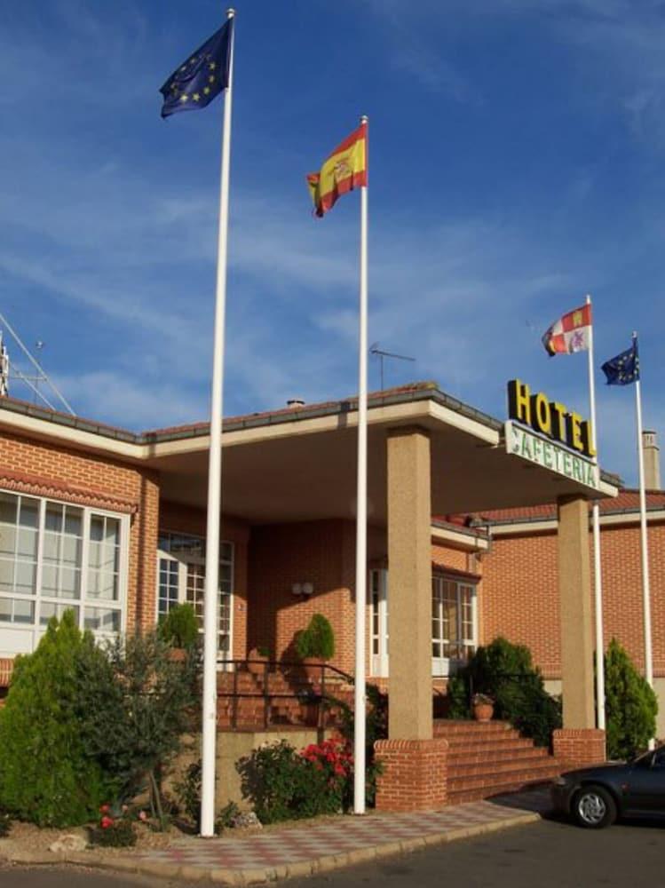 Mlc Benavente Hotel Buitenkant foto