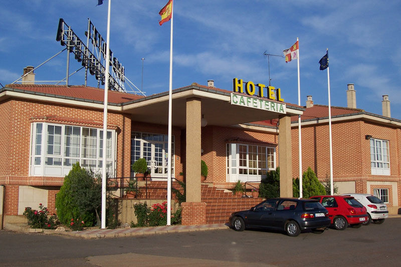 Mlc Benavente Hotel Buitenkant foto