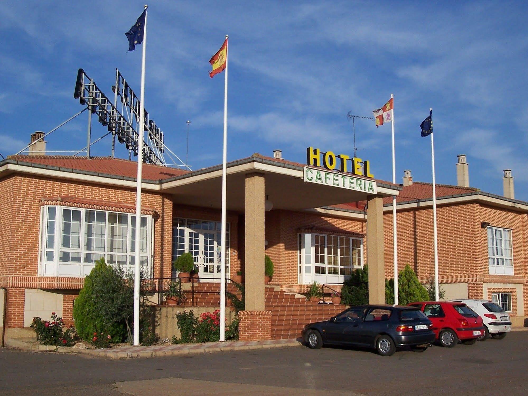 Mlc Benavente Hotel Buitenkant foto