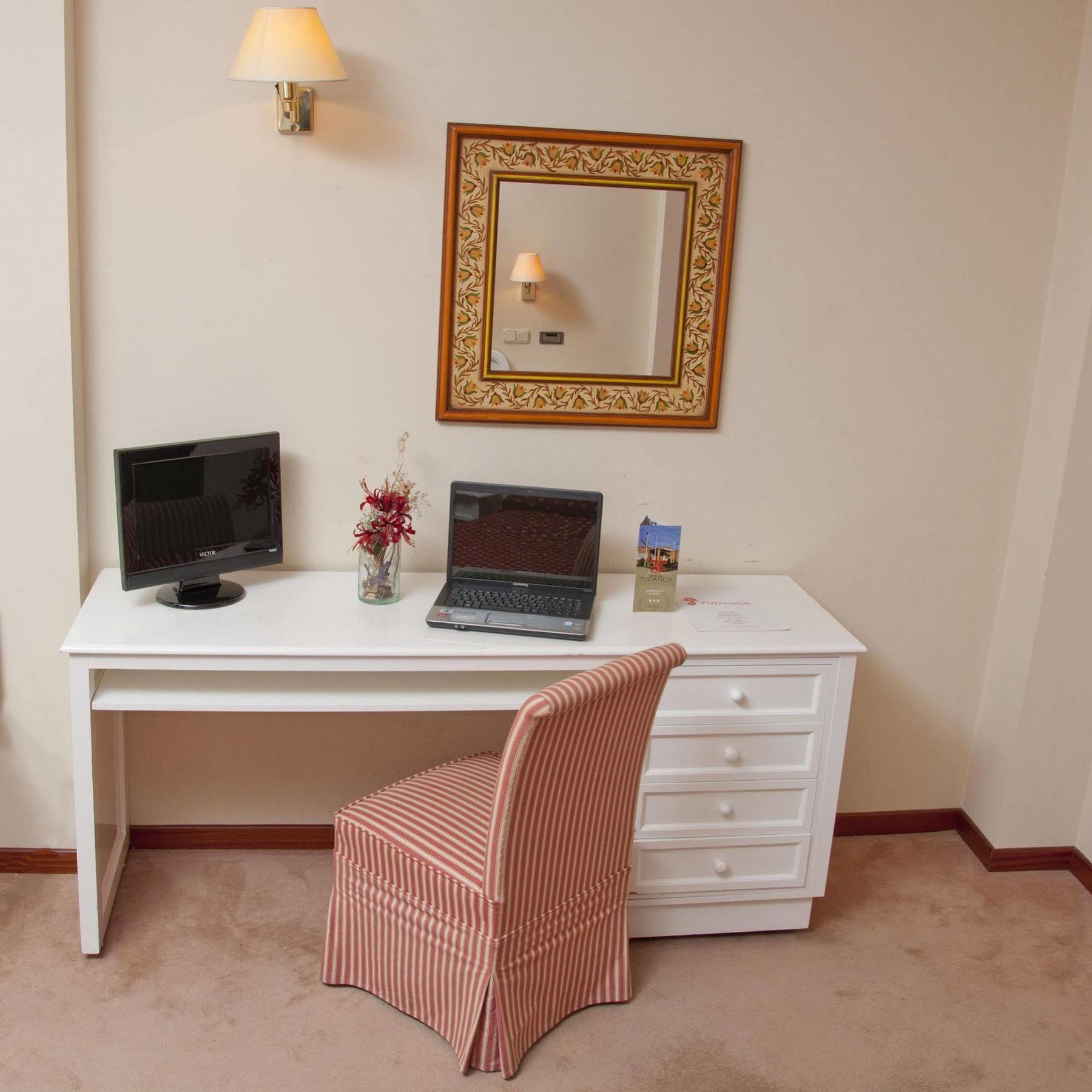 Mlc Benavente Hotel Buitenkant foto