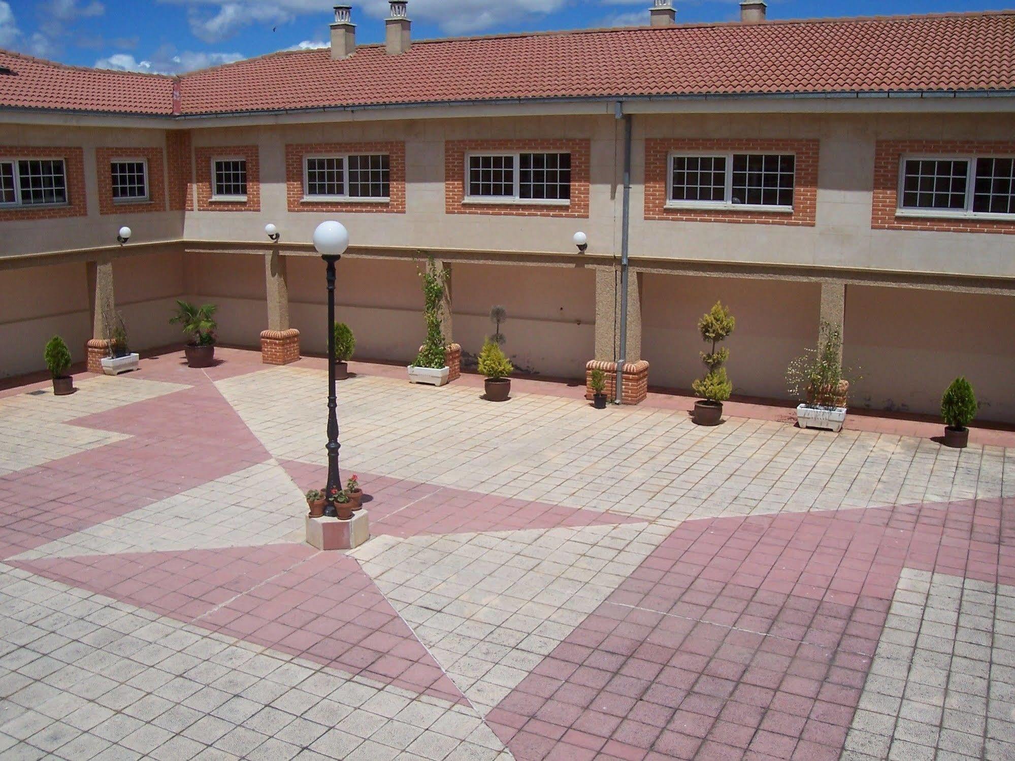 Mlc Benavente Hotel Buitenkant foto